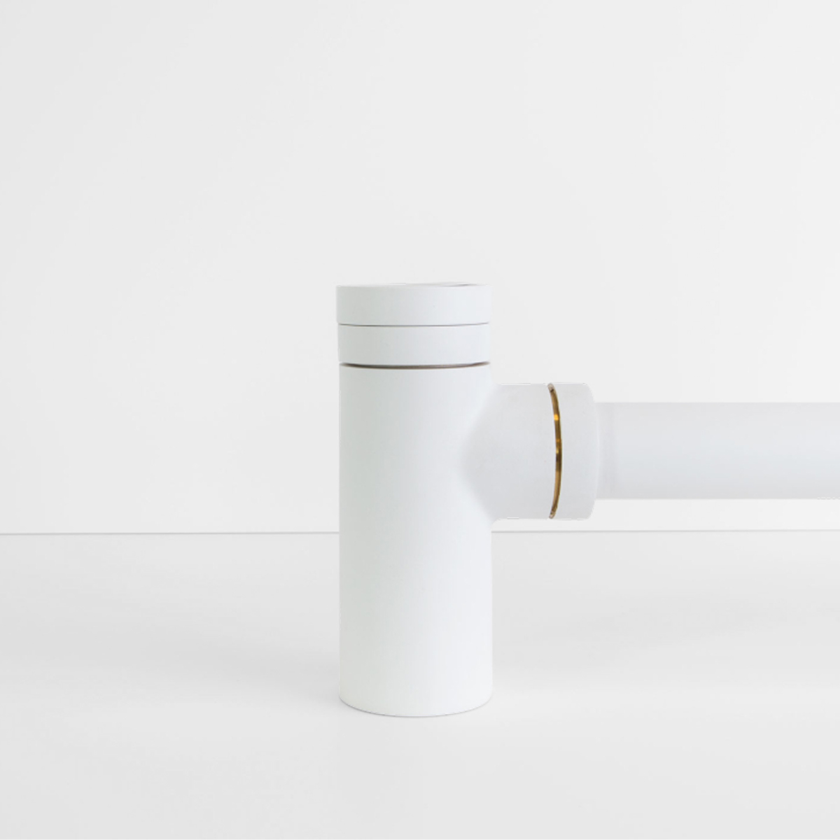 Trap round matte white